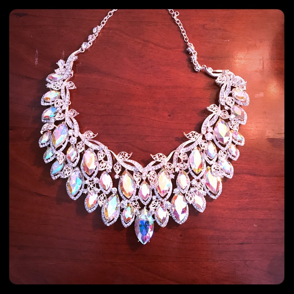 Dazzling shimmery necklace